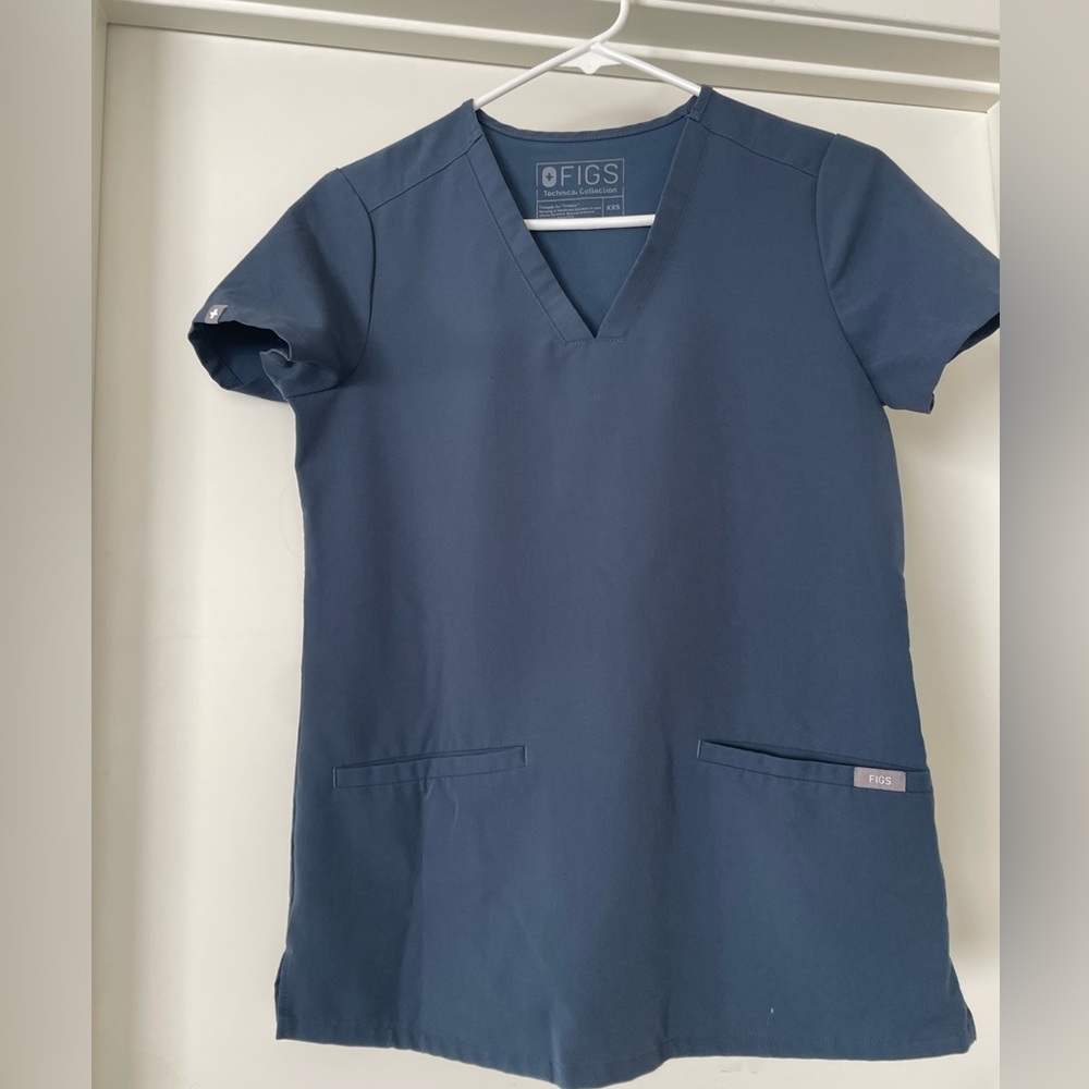 figs scrub top